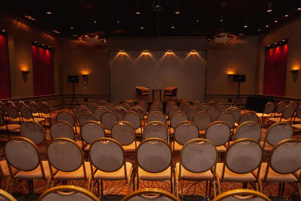 Austral Plaza Hotel Comodoro Rivadavia Exteriör bild