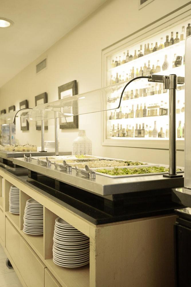 Austral Plaza Hotel Comodoro Rivadavia Exteriör bild